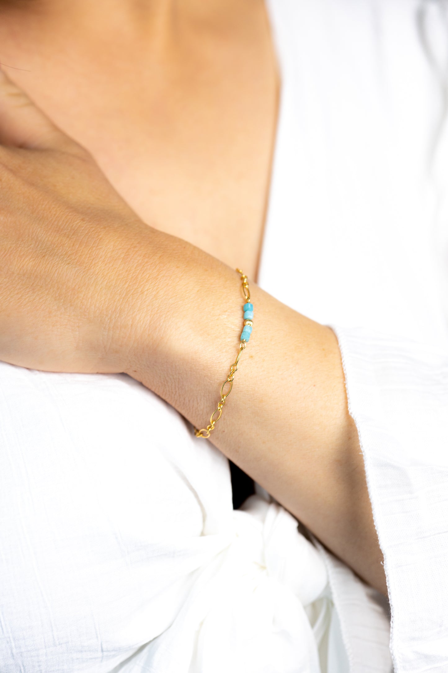 Bracelet pierres turquoises et dorés