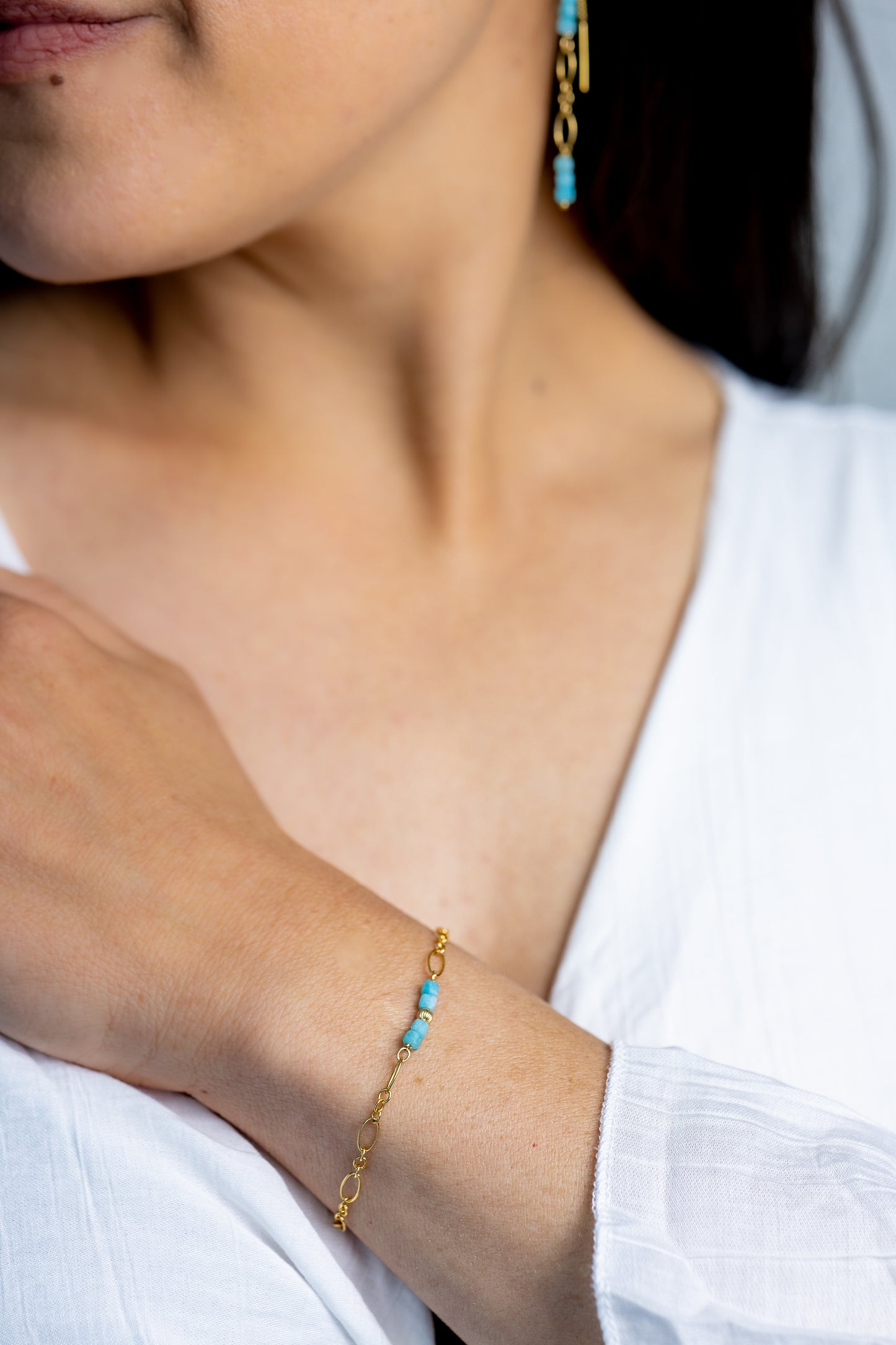 Bracelet pierres turquoises et dorés