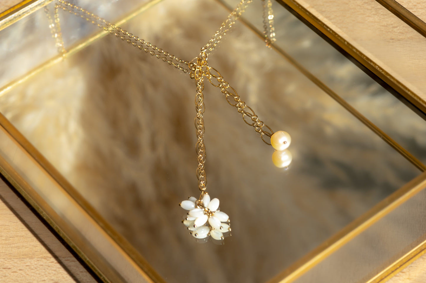 Collier Cravate et perle d'eau douce - blanc