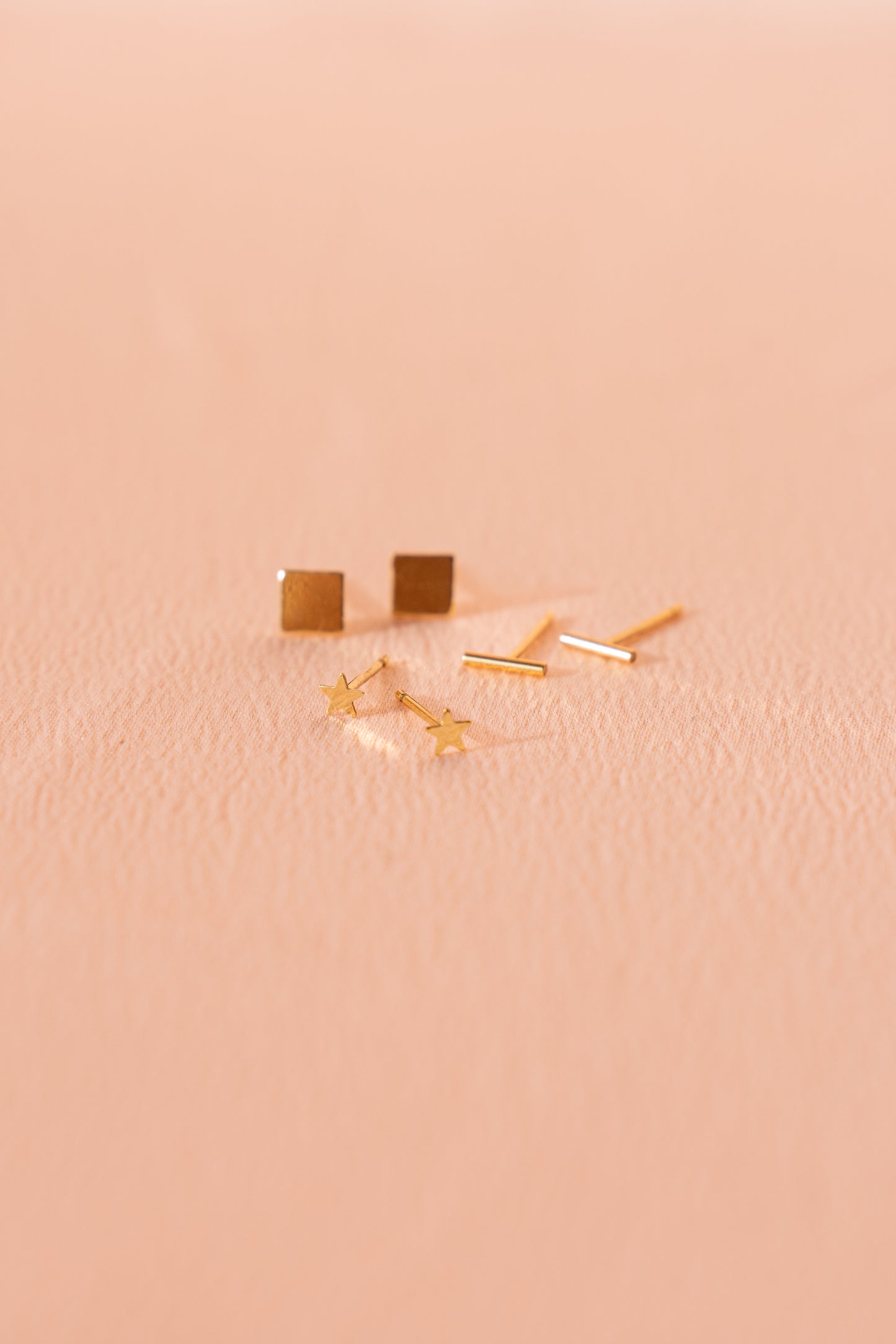 Puces d'oreilles minimalistes