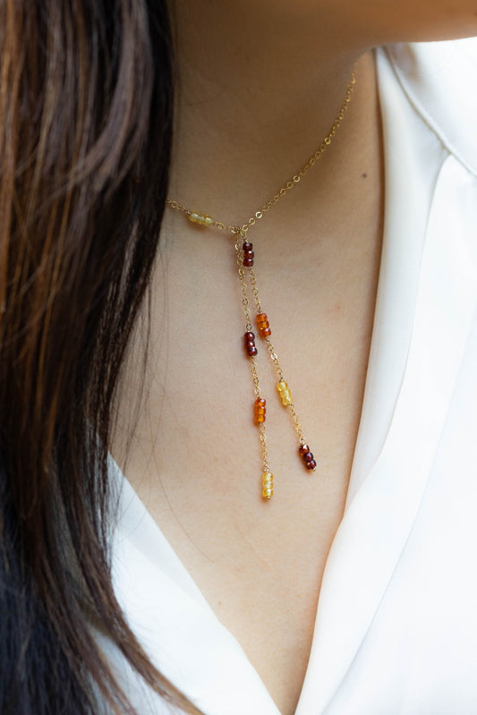 Collier Cravate et pierres colorées