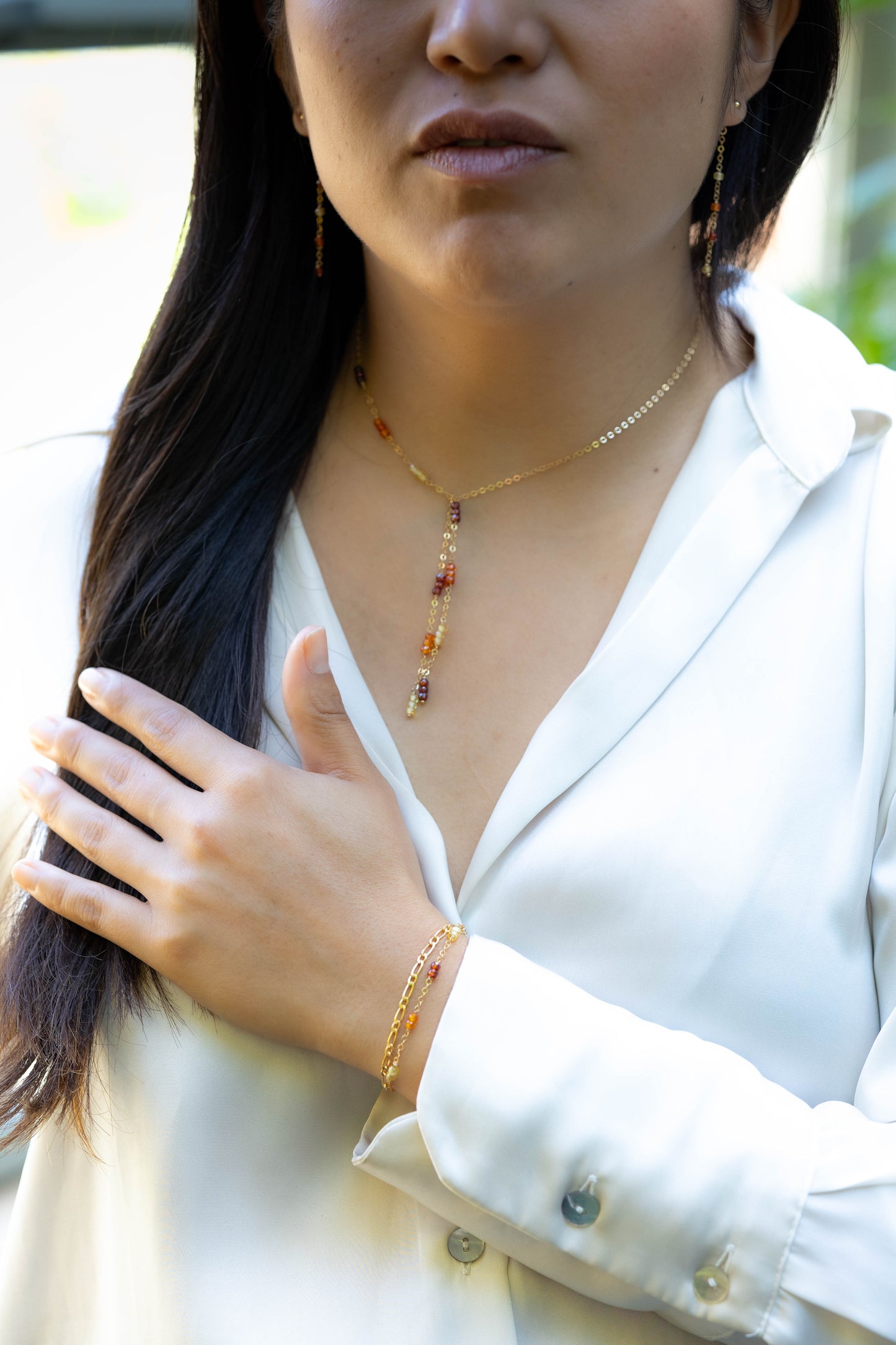 Collier Cravate et pierres colorées