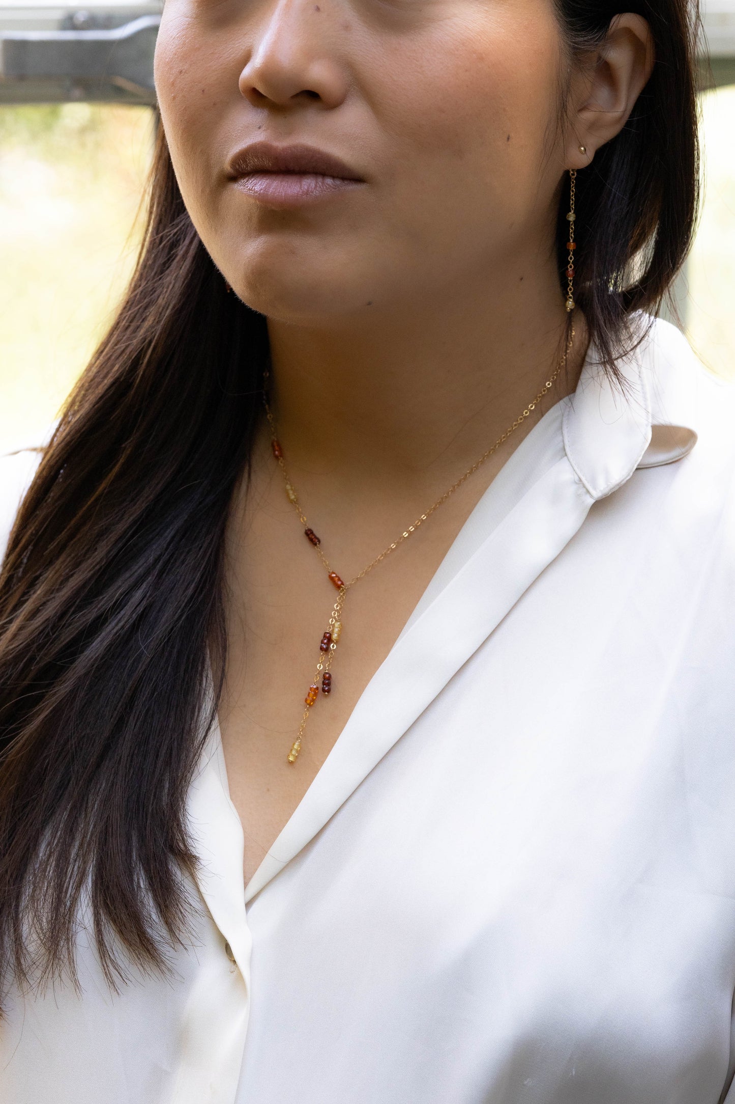 Collier Cravate et pierres colorées