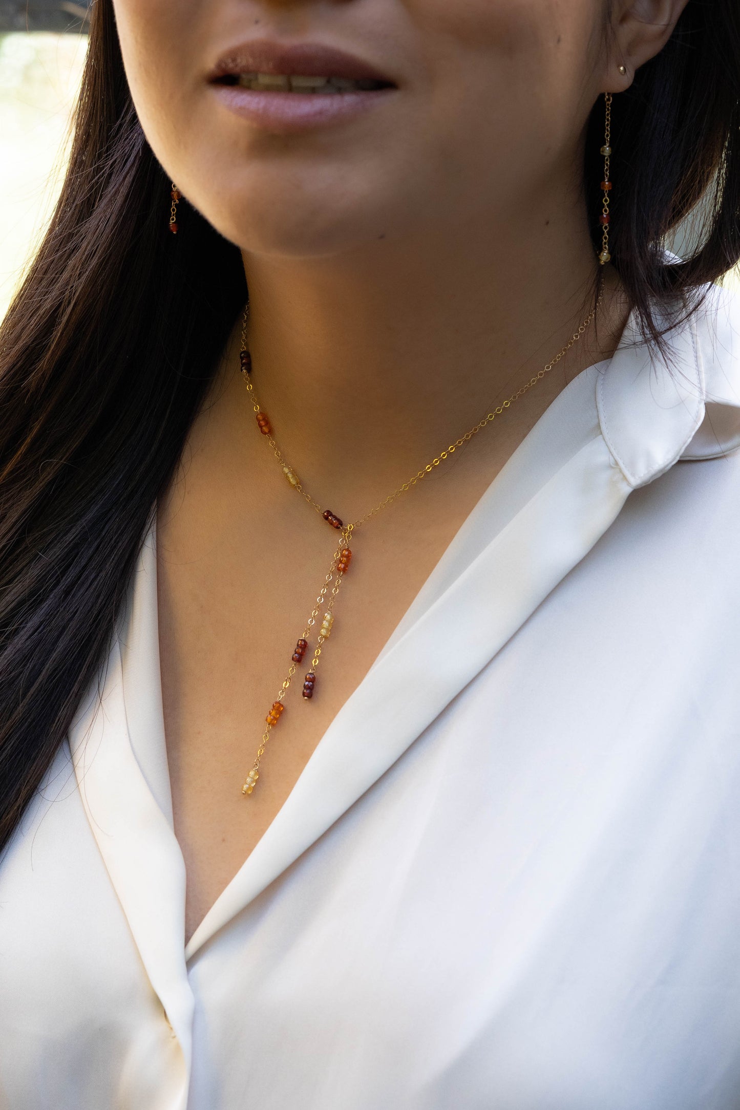 Collier Cravate et pierres colorées