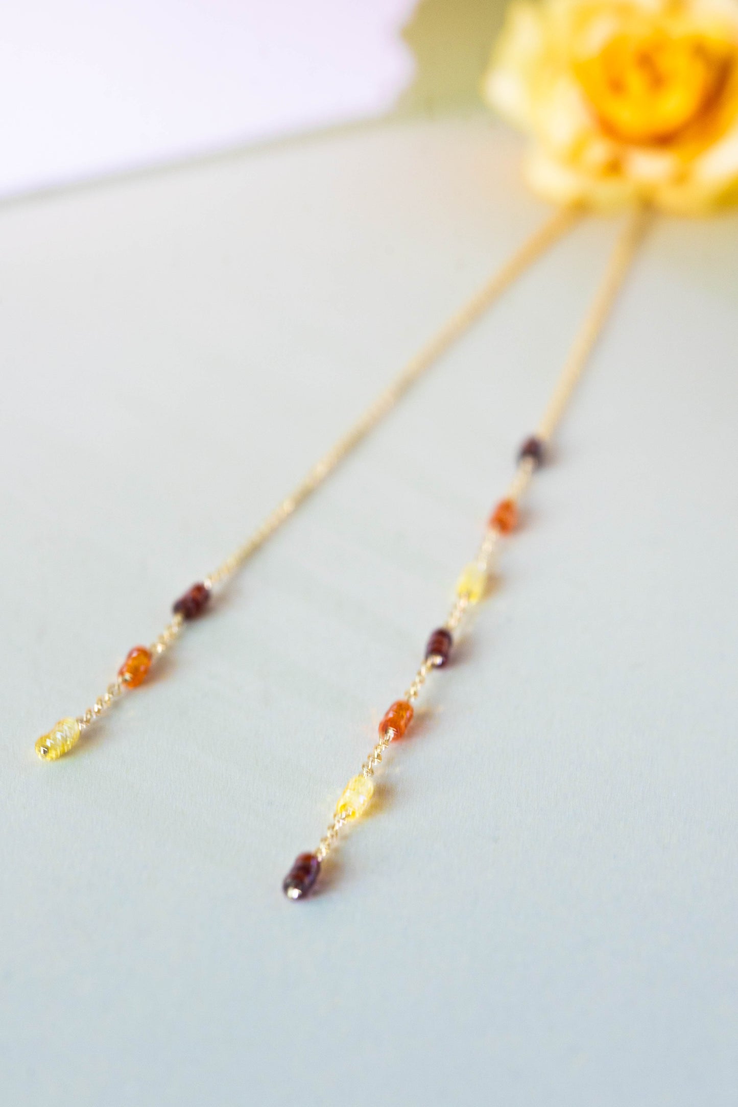 Collier Cravate et pierres colorées